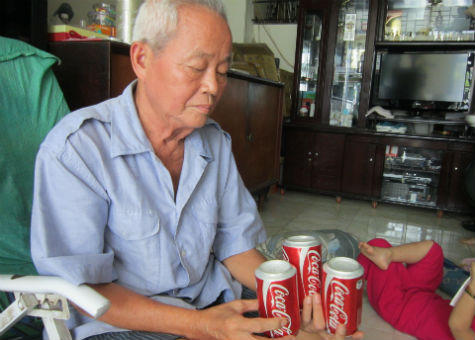 Hoảng vì mua phải Coca- Cola mục nát, mốc meo